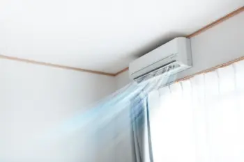エアコンから冷たい風が出るのに部屋が冷えない原因は？自分でできる解決策と修理の判断基準を解説