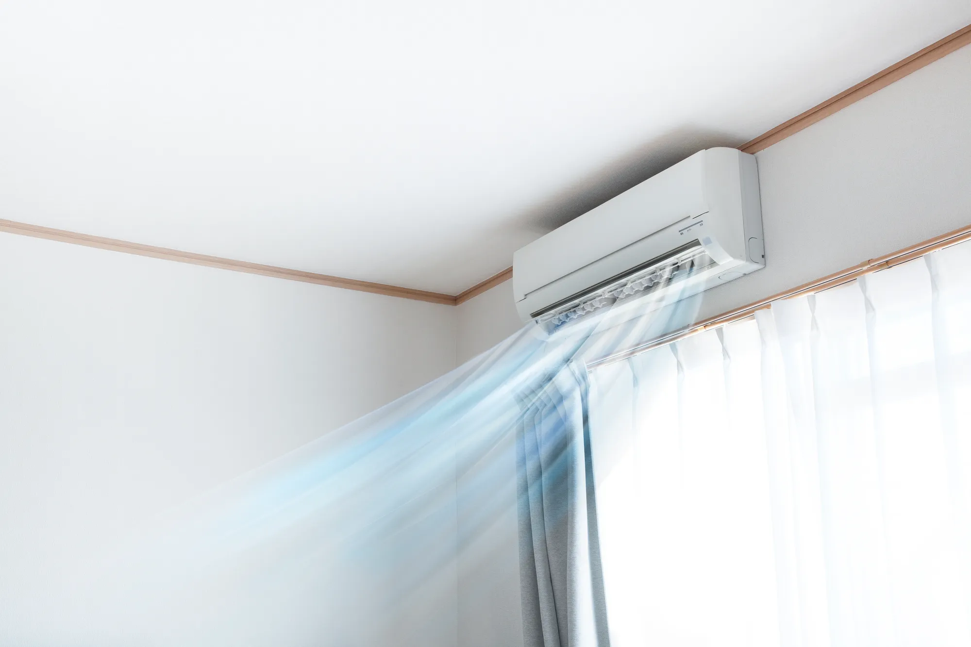 エアコンから冷たい風が出るのに部屋が冷えない原因は？自分でできる解決策と修理の判断基準を解説
