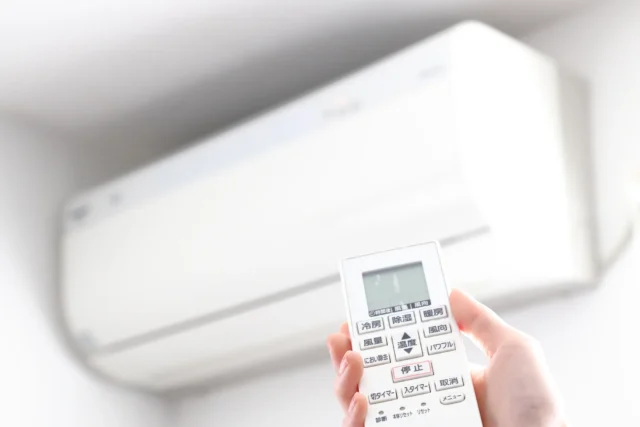 エアコンの暖房が急に止まる原因は？