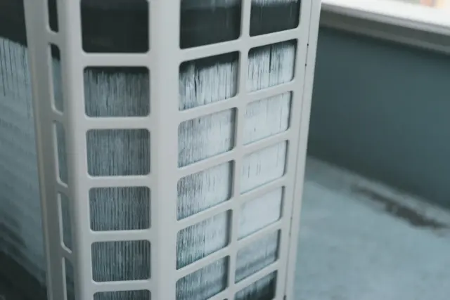 まだ動かない…室外機が回らない本当の故障原因は？