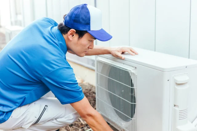 どこに頼むのが正解？メーカー・量販店・街の電気工事会社の違い