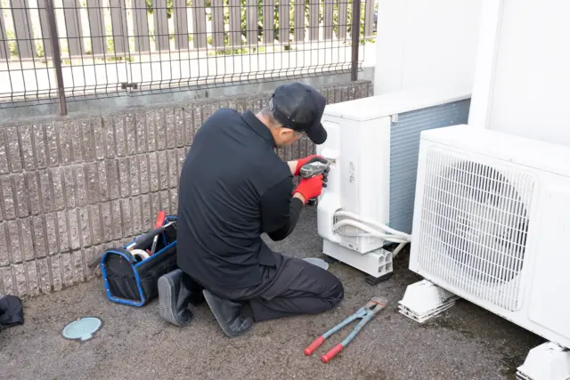 エアコン修理を頼むと費用はいくらかかる？